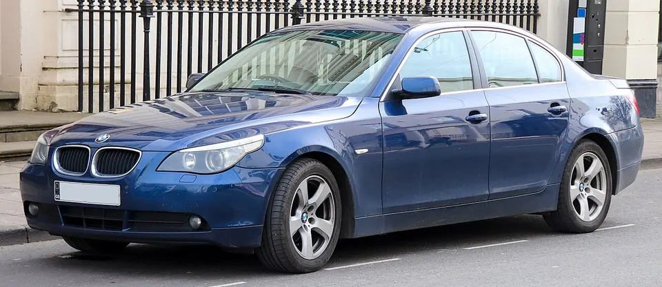 2003 BMW 520i sedan (E60)