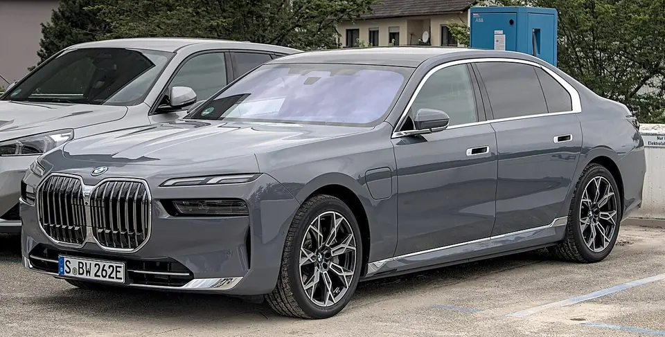 BMW 750e sedan (G70)
