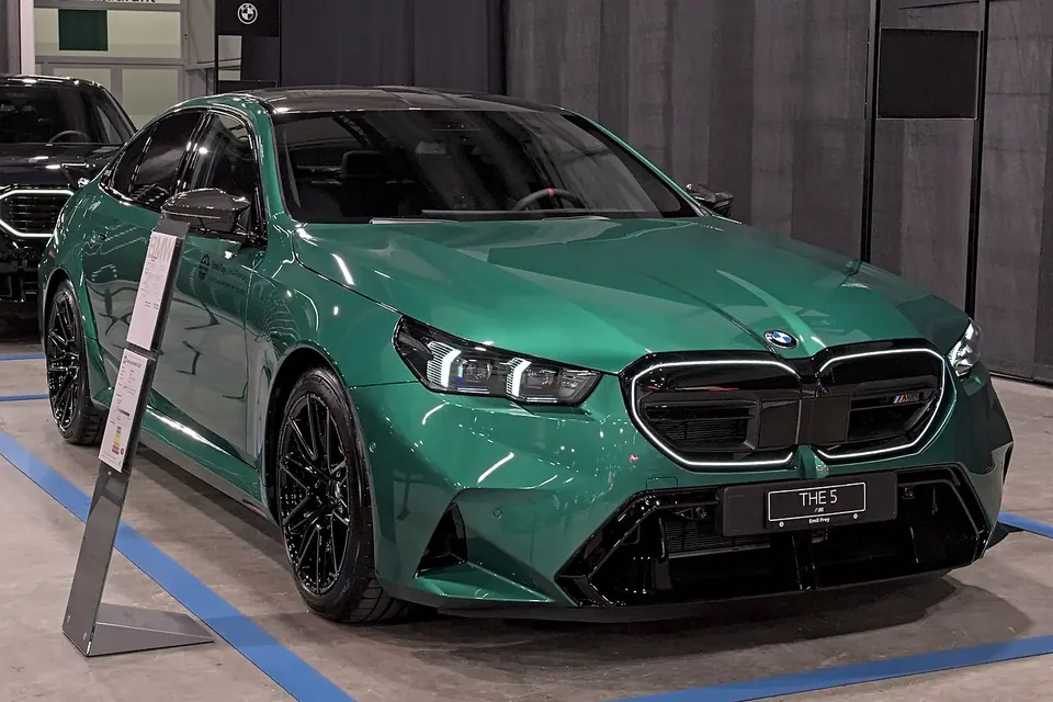 BMW M5 sedan (G90)